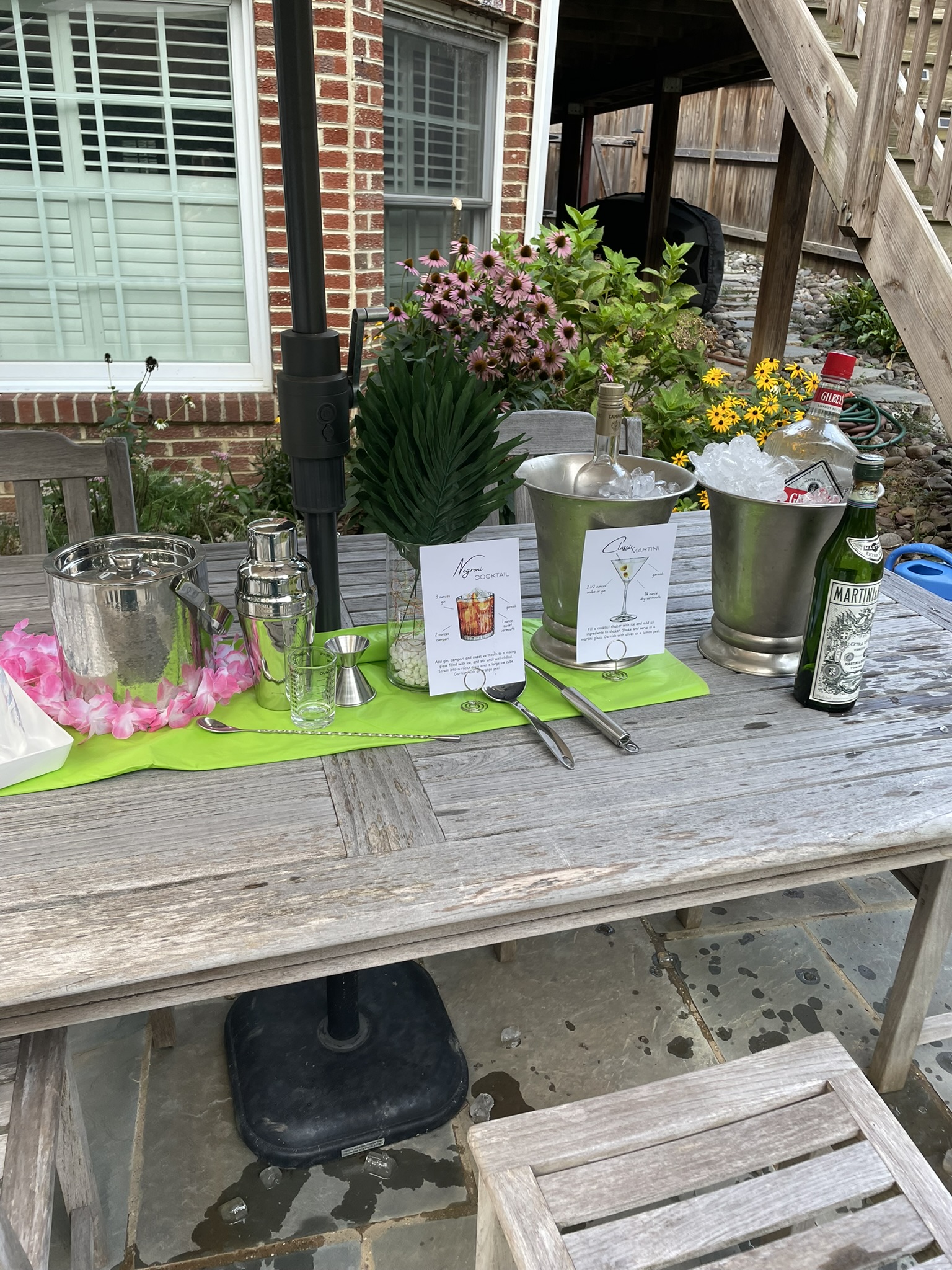 luau happy hour