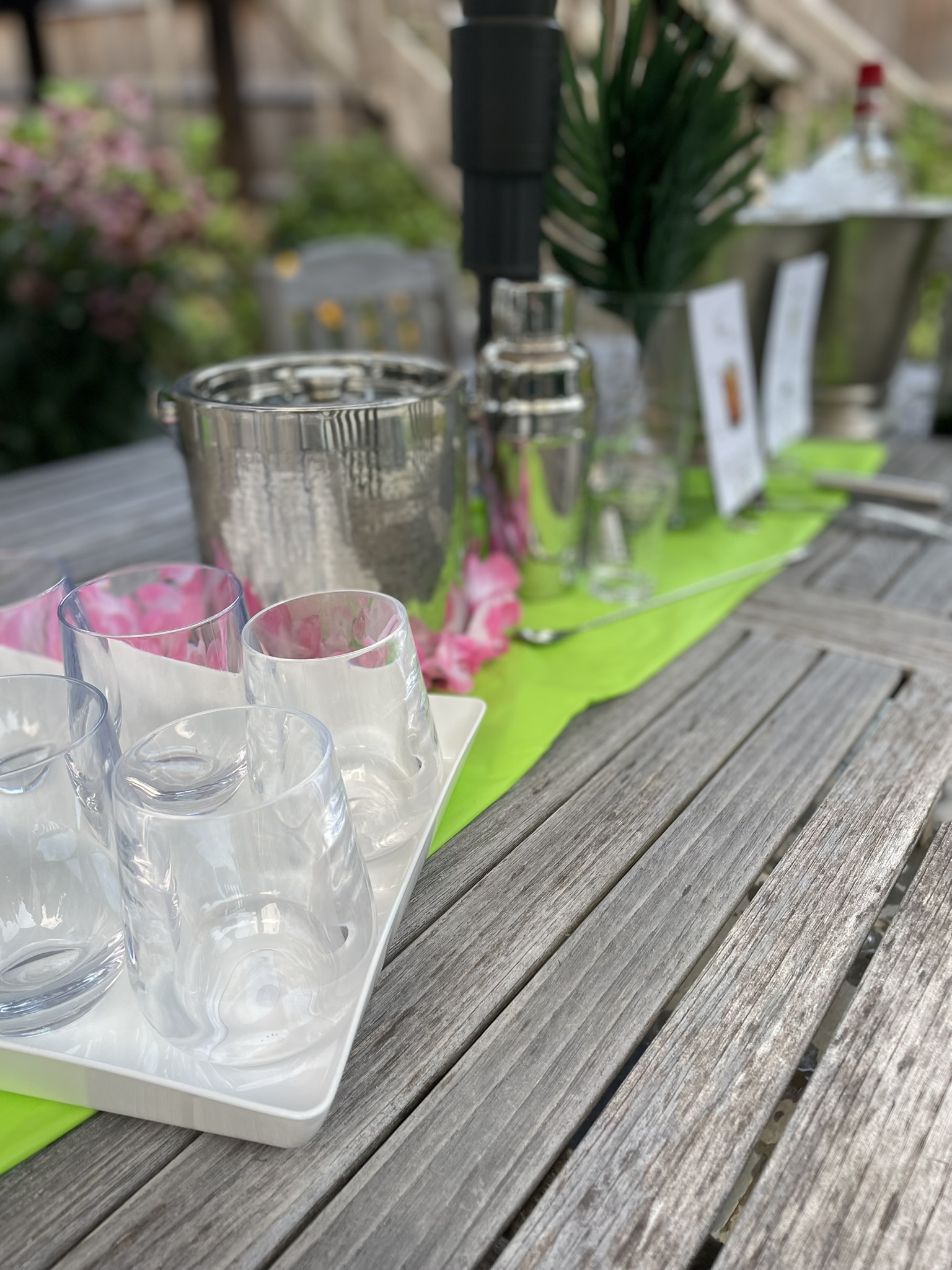 luau happy hour