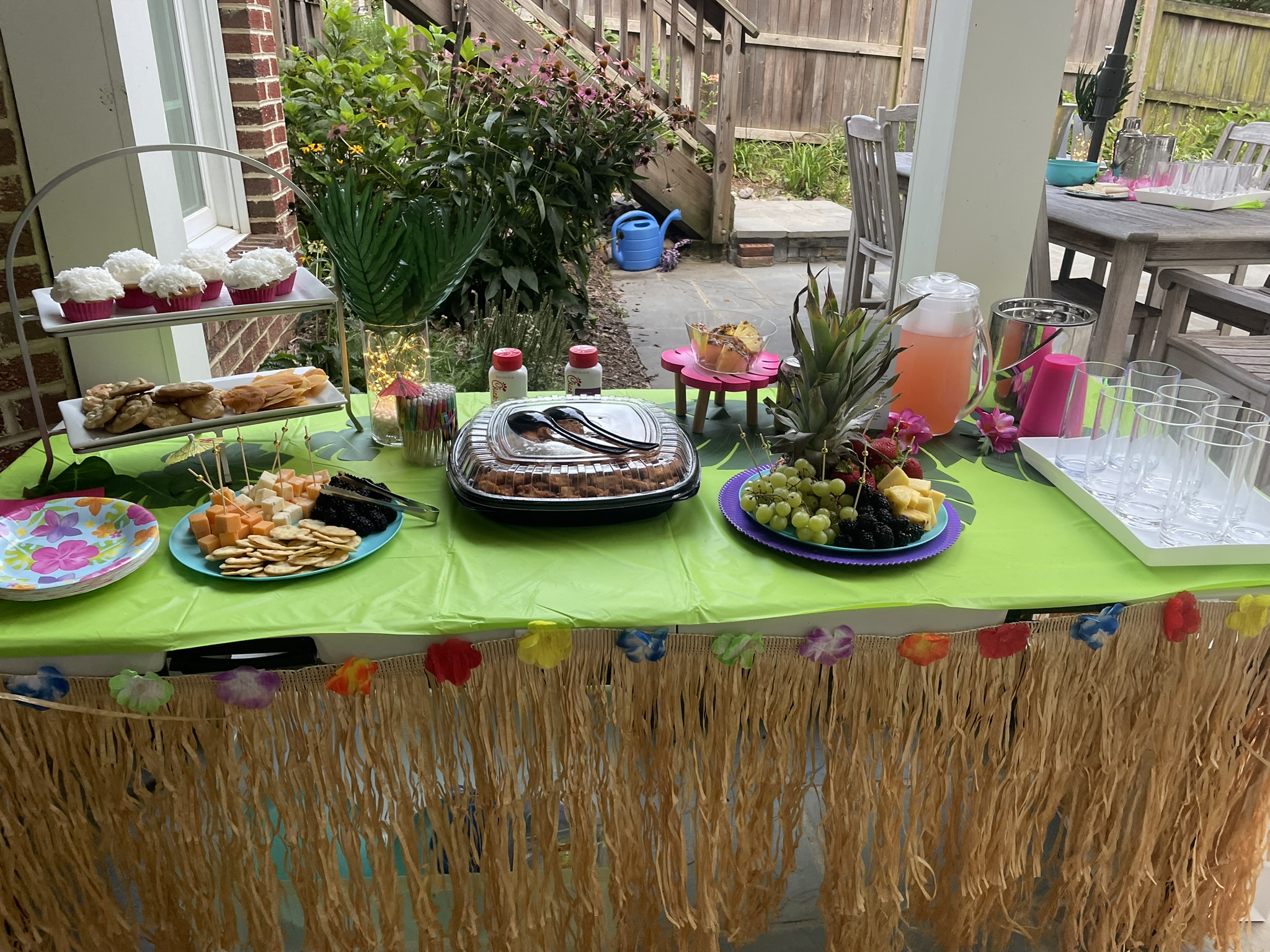 luau happy hour