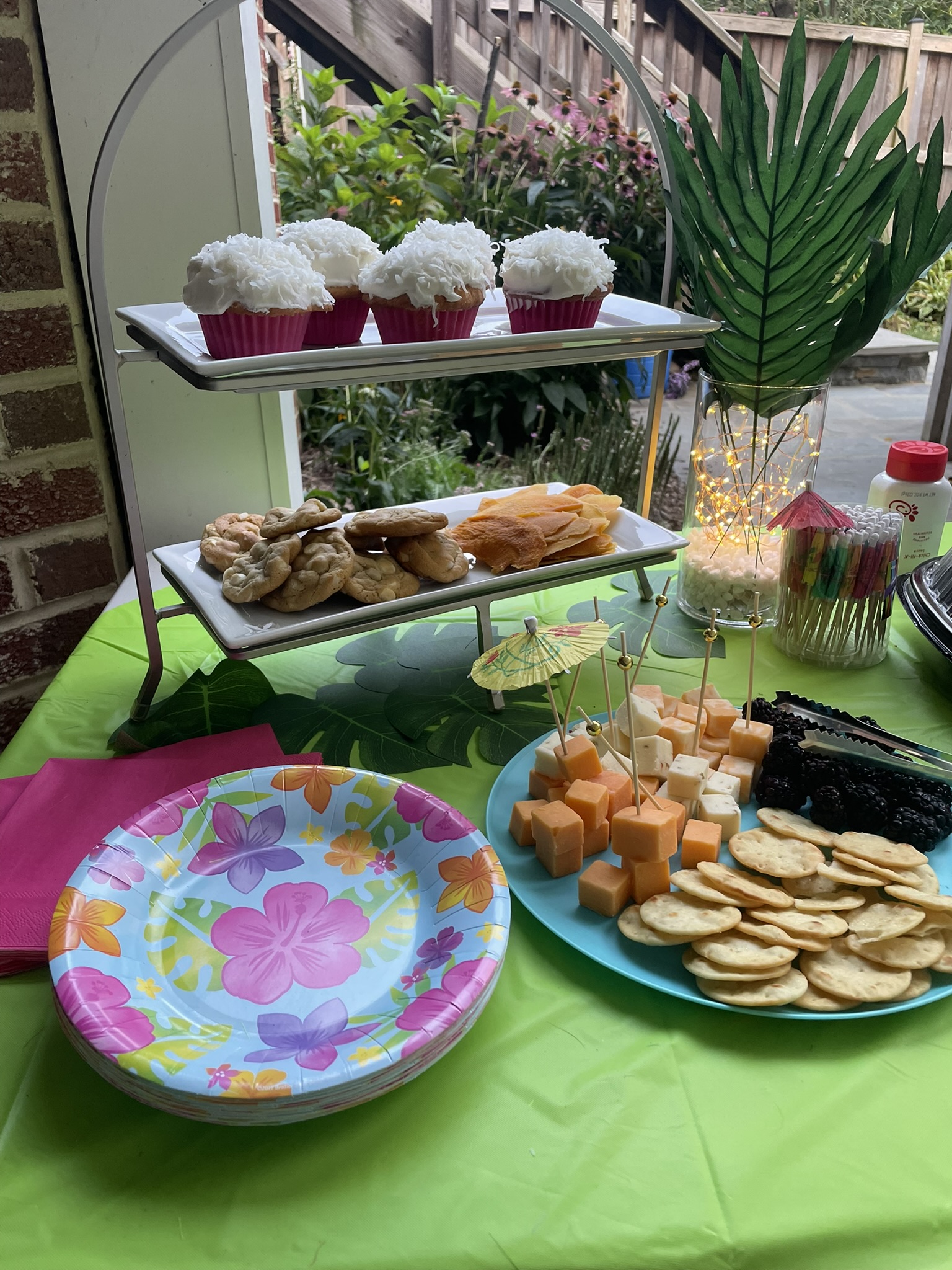 luau happy hour